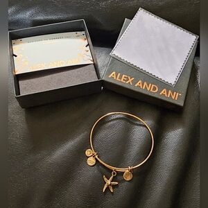 Alex and Ani Rafaelian Gold Starfish Bangle Expandable Charm Bracelet In Box EUC